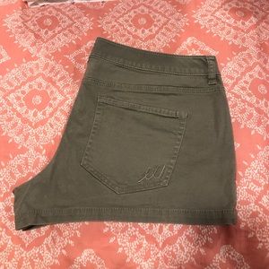 Super Sexy Army Green Shorts from Express!!