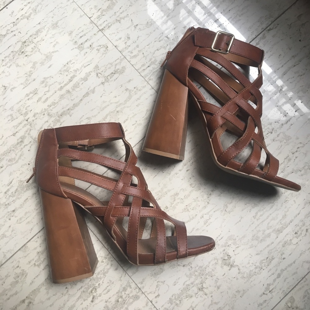 Qupid 70s style chunky heel camel sandal - high