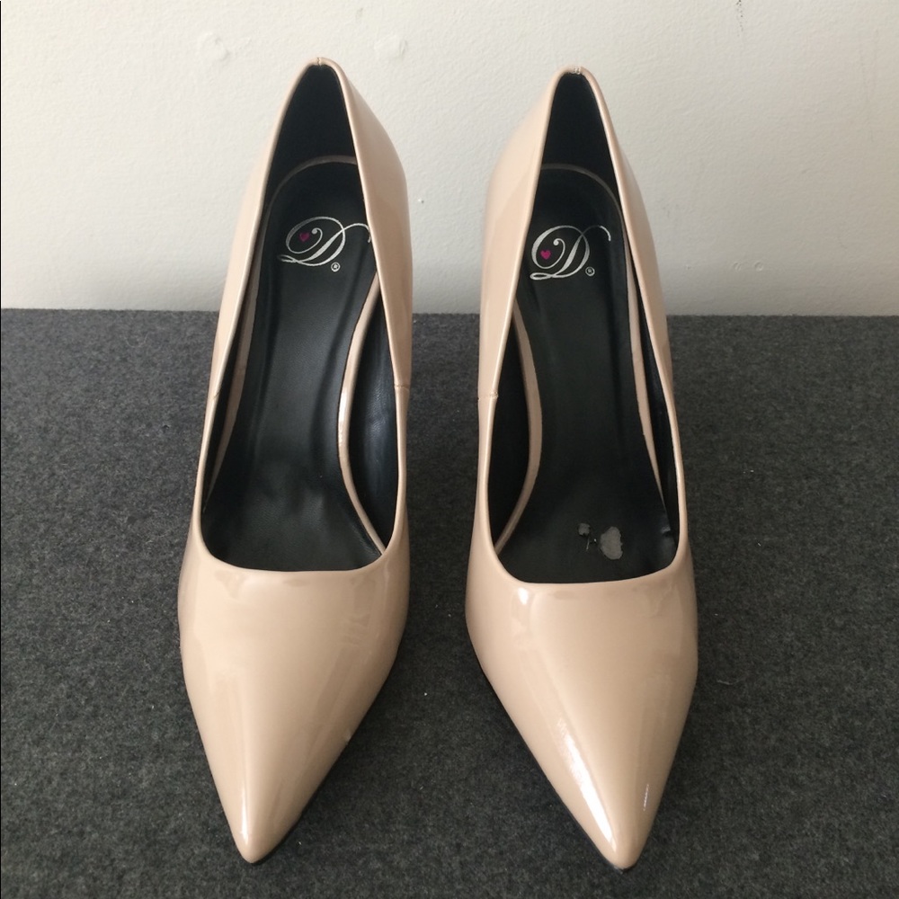 Beige heels for any occasion.