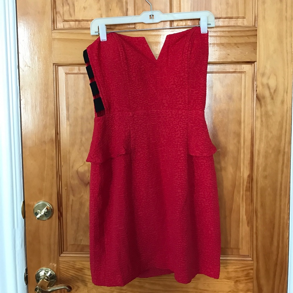 Strapless dress with black elastic sides