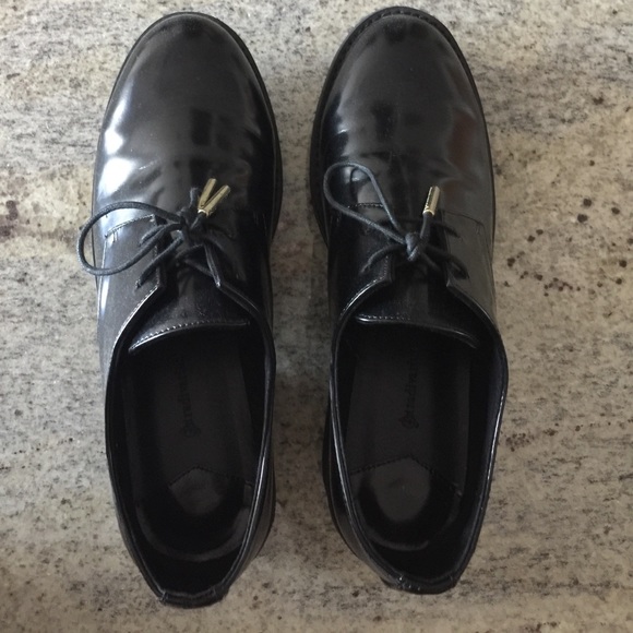 Women's Oxford Style Shoes - Picture 1 of 4