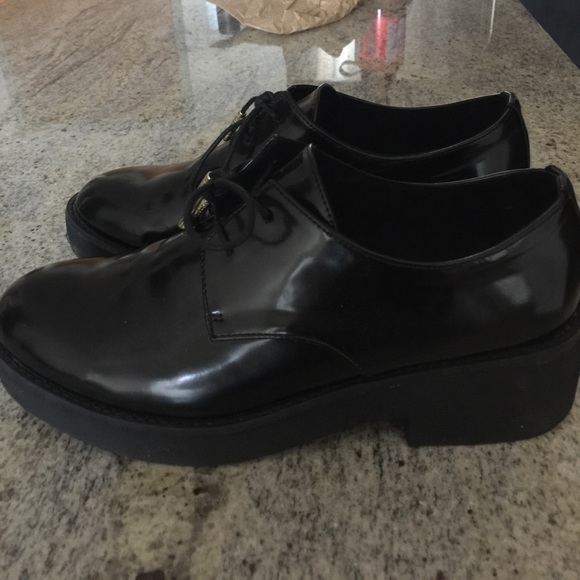 Women's Oxford Style Shoes - Picture 2 of 4