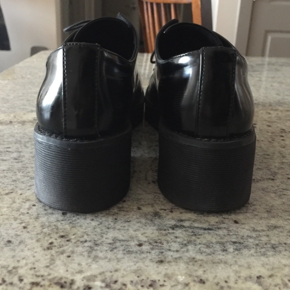 Women's Oxford Style Shoes - Picture 4 of 4