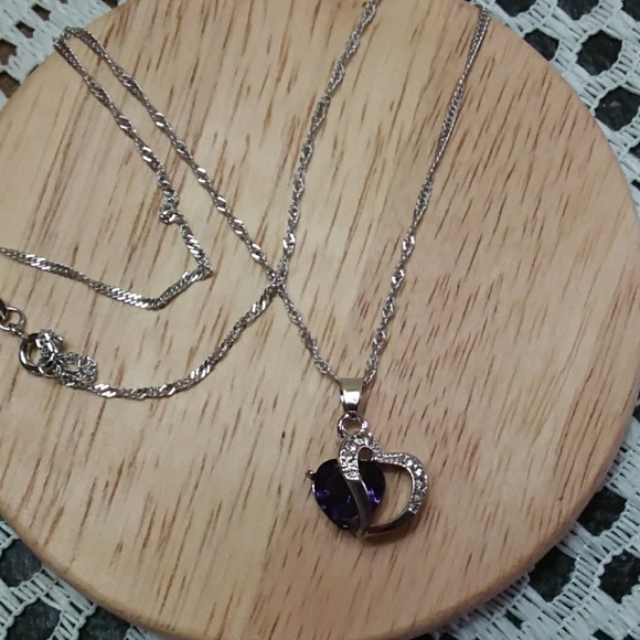 Purple crystal rhinestone heart necklace - Picture 2 of 4