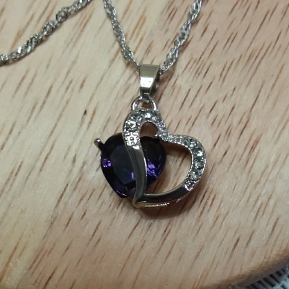 Purple crystal rhinestone heart necklace - Picture 3 of 4