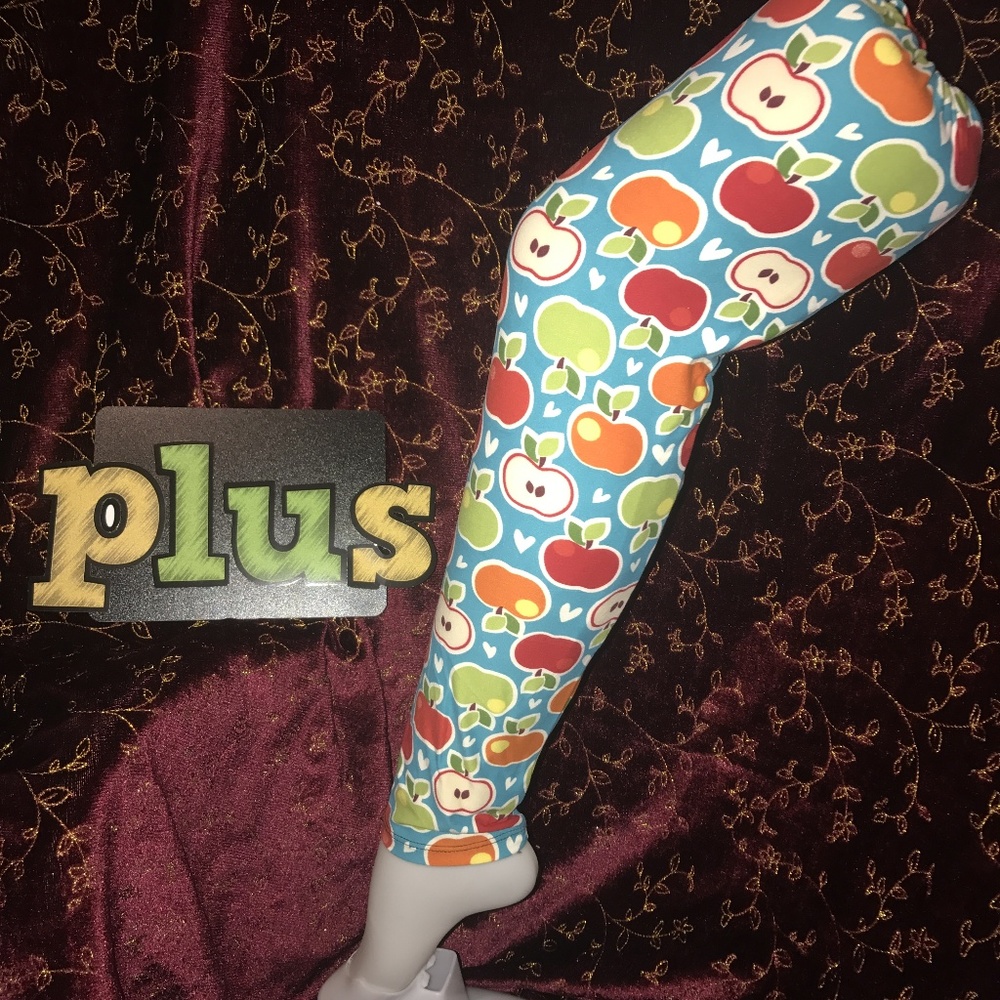 Plus Size Apple Leggings