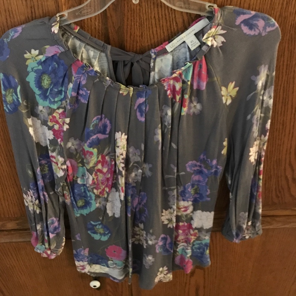 Grey floral XS blouse with bow at back