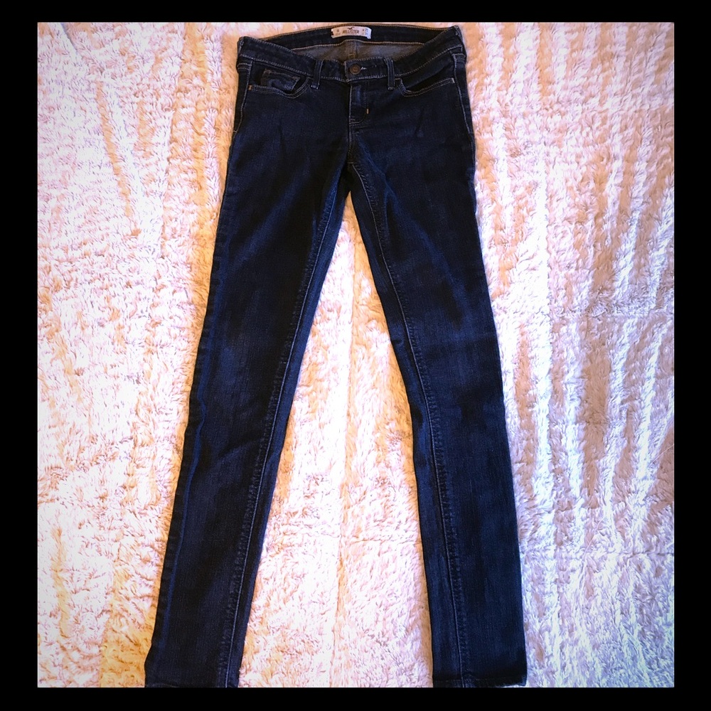Hollister skinny jeans size 1R dark wash.