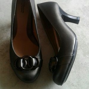 Croft and Barrow size 6 high heel copper metallic