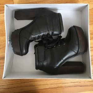 Steve Madden Deluxe Black Leather Booties