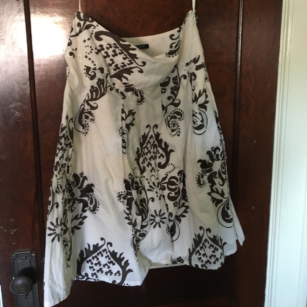 Full skirt with embroidery