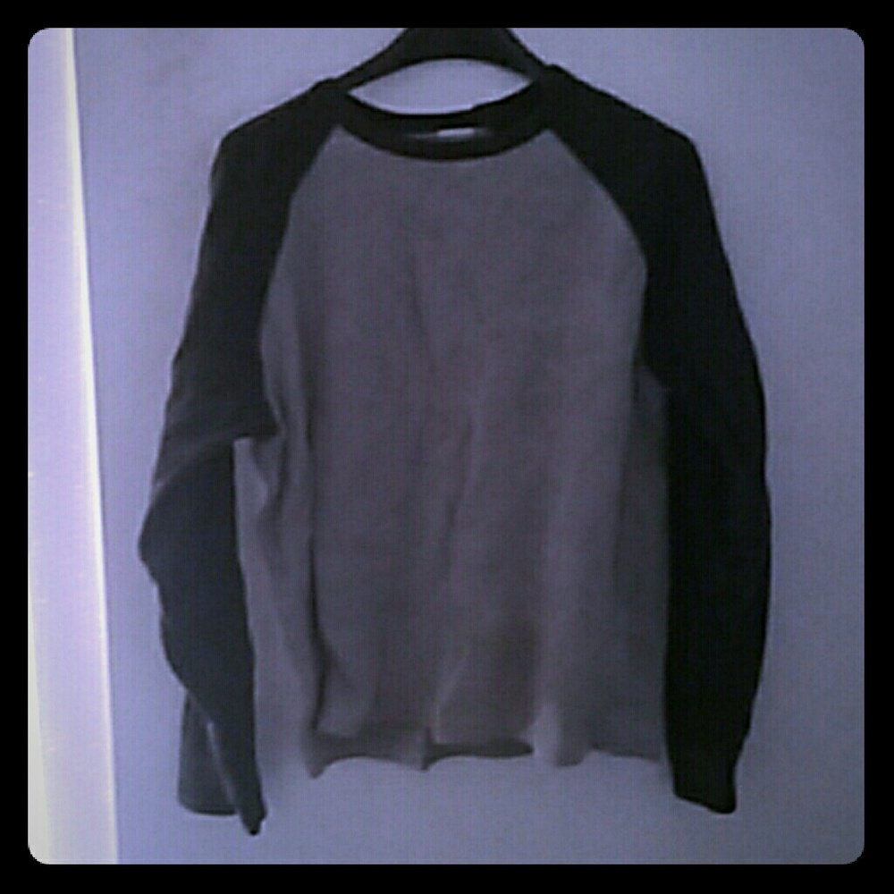 Old navy long sleeve t-shirt