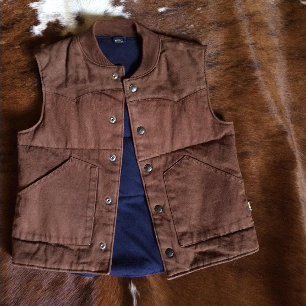 Cute OshKosh vest.  Boys size 5.