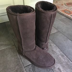 UGG Classic Tall Boots / Chocolate Sz9
