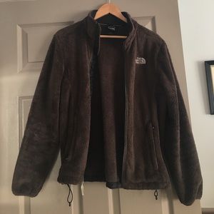 Chocolate Brown North Face zip up 🍫