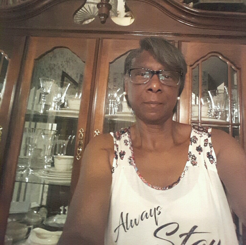 Meet your Posher, Ella