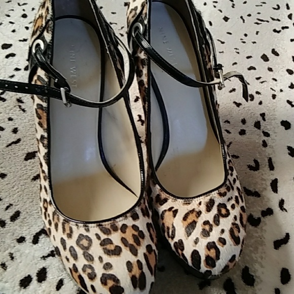 Pumps - Picture 2 of 4