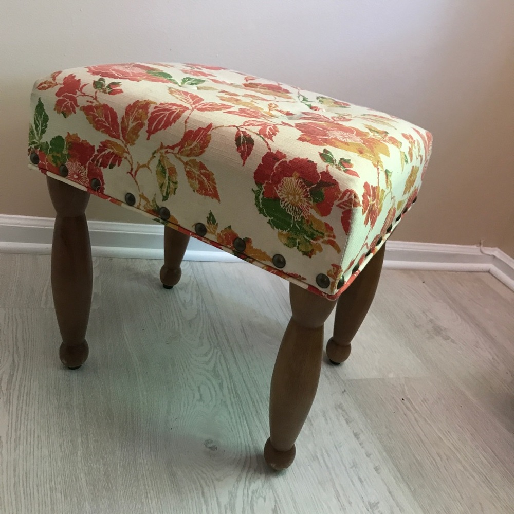 FLORAL OTTOMAN