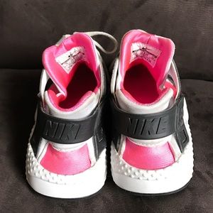 KIDS - NIKE HUARACHES - PINK/WHITE/BLACK - UC