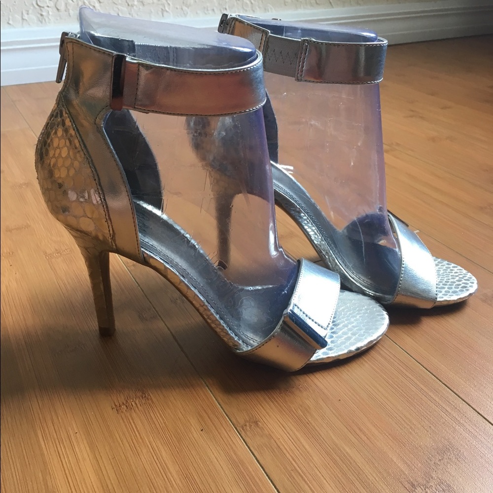 Impo Lexia Silver Sexy heels. Size 7