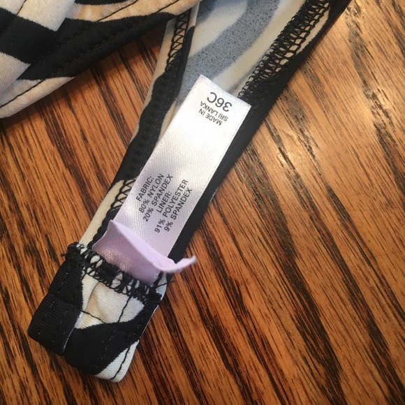 π₯ SUPER CUTE 36C Victoria Secret Bikini Top NWOT - Picture 2 of 4