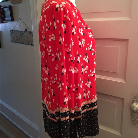 Pretty NWT Loft Top - Picture 2 of 5