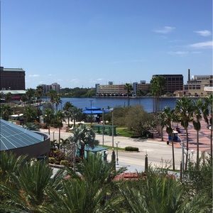 Meet your Posher, Elissa