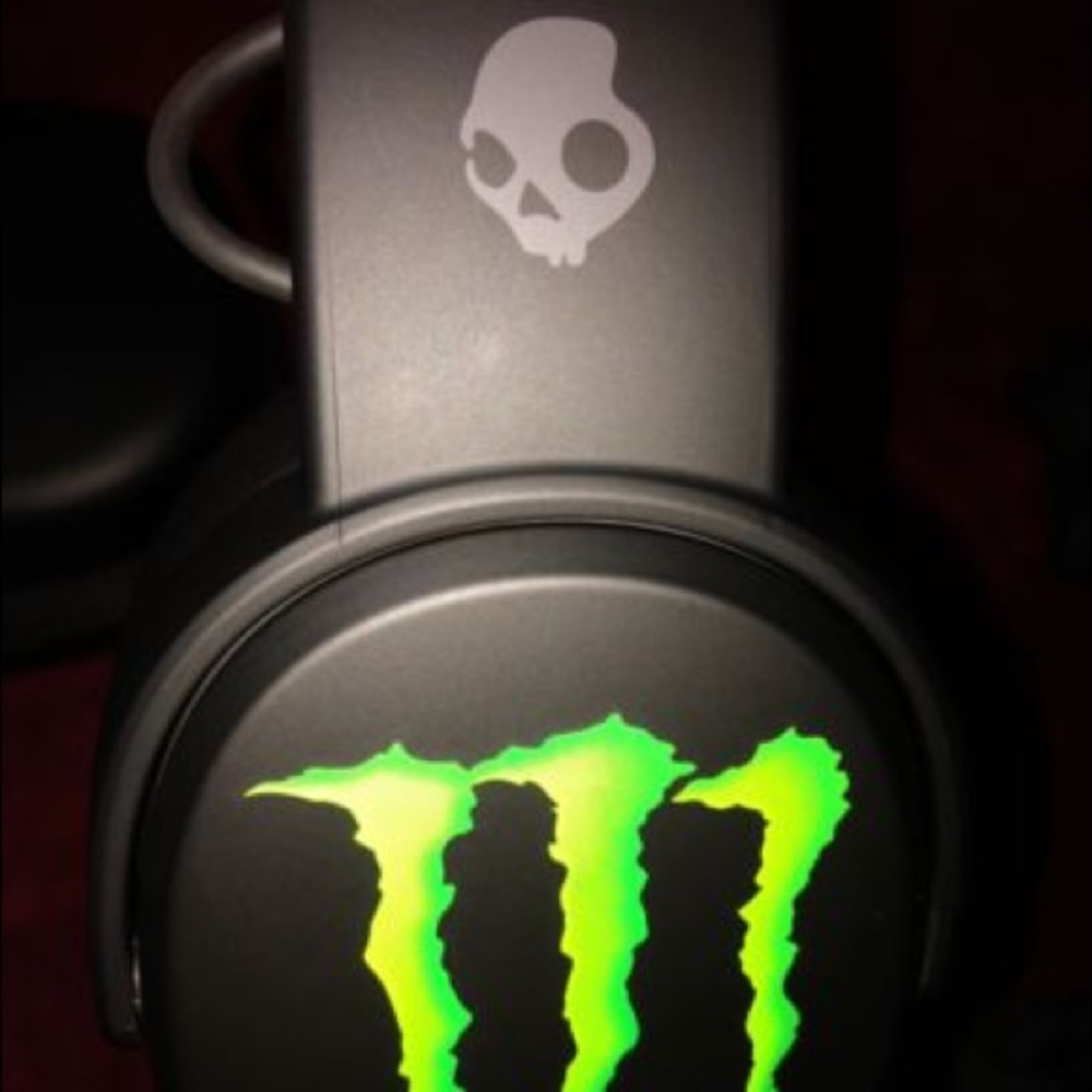 ♥️SOLD💚🎧Skullcandy Crusher Wireless Headphones