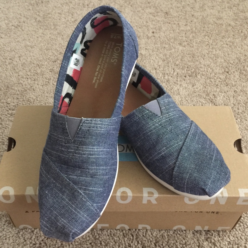 TOMS Classic Chambray Slip-On Flat size 7.5