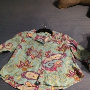 Izod medium top. Light blue three-quarter sleeve