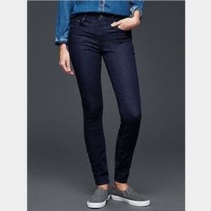 Gap True Skinny Mid Rise Jeans. NWT