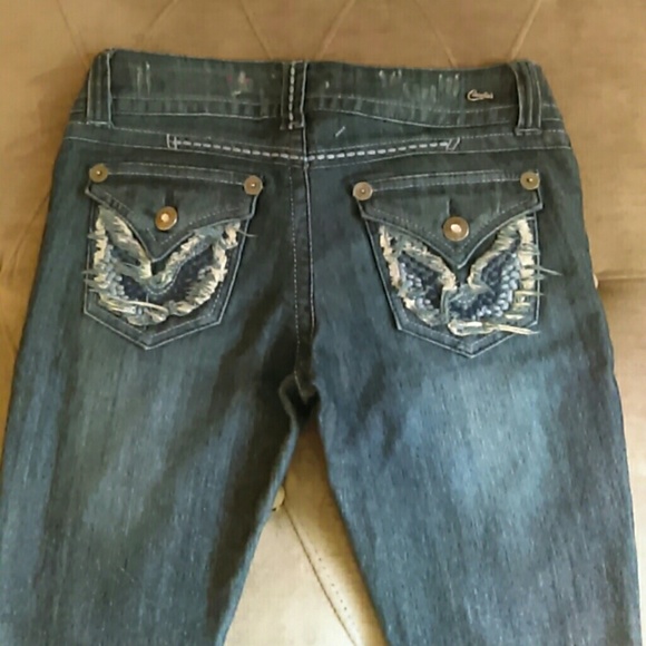 Super cute trendy jeans! - Picture 2 of 3