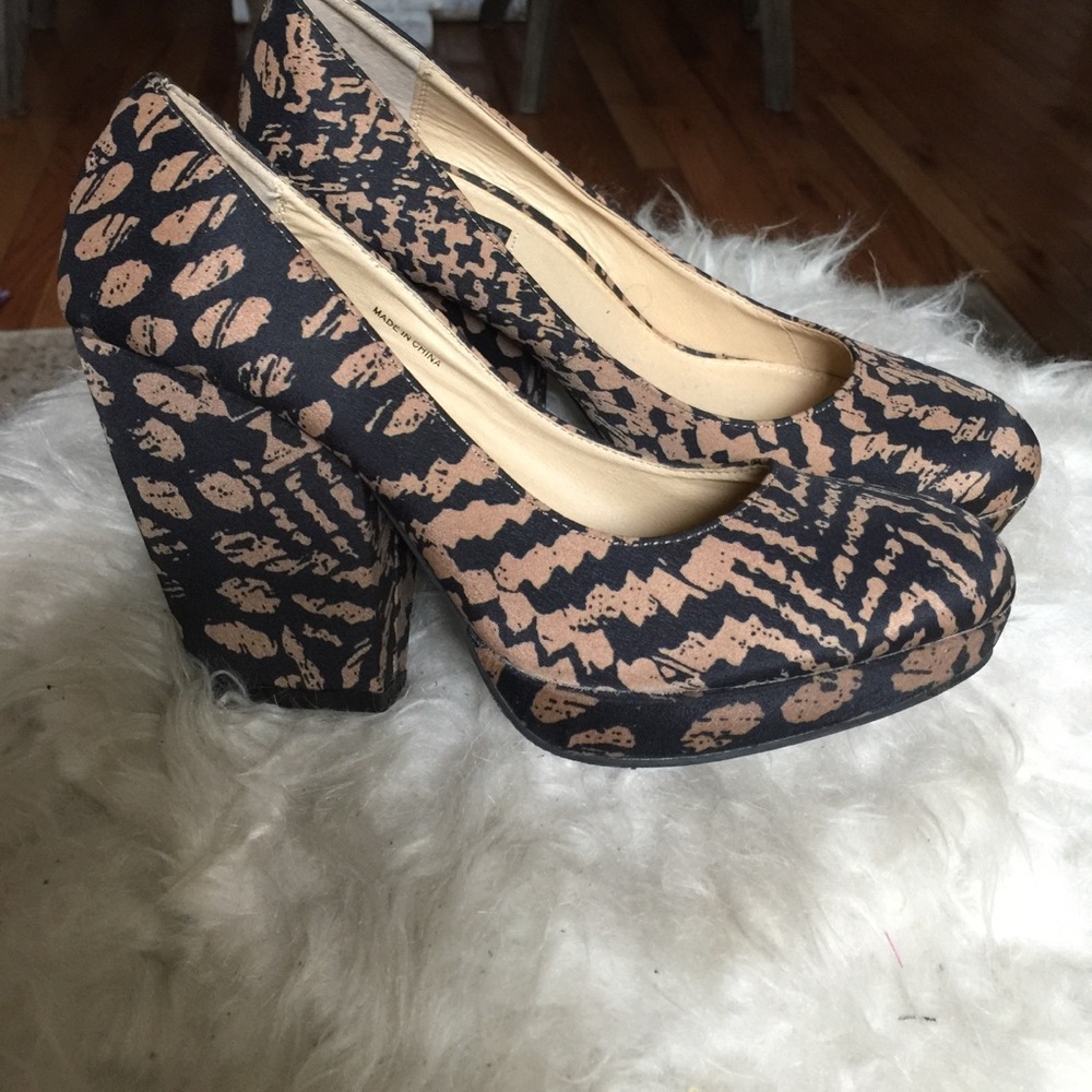 DEENA & OZZY Urban outfitters platform heels
