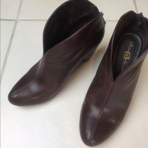 Women's ankle boots. Born Crown