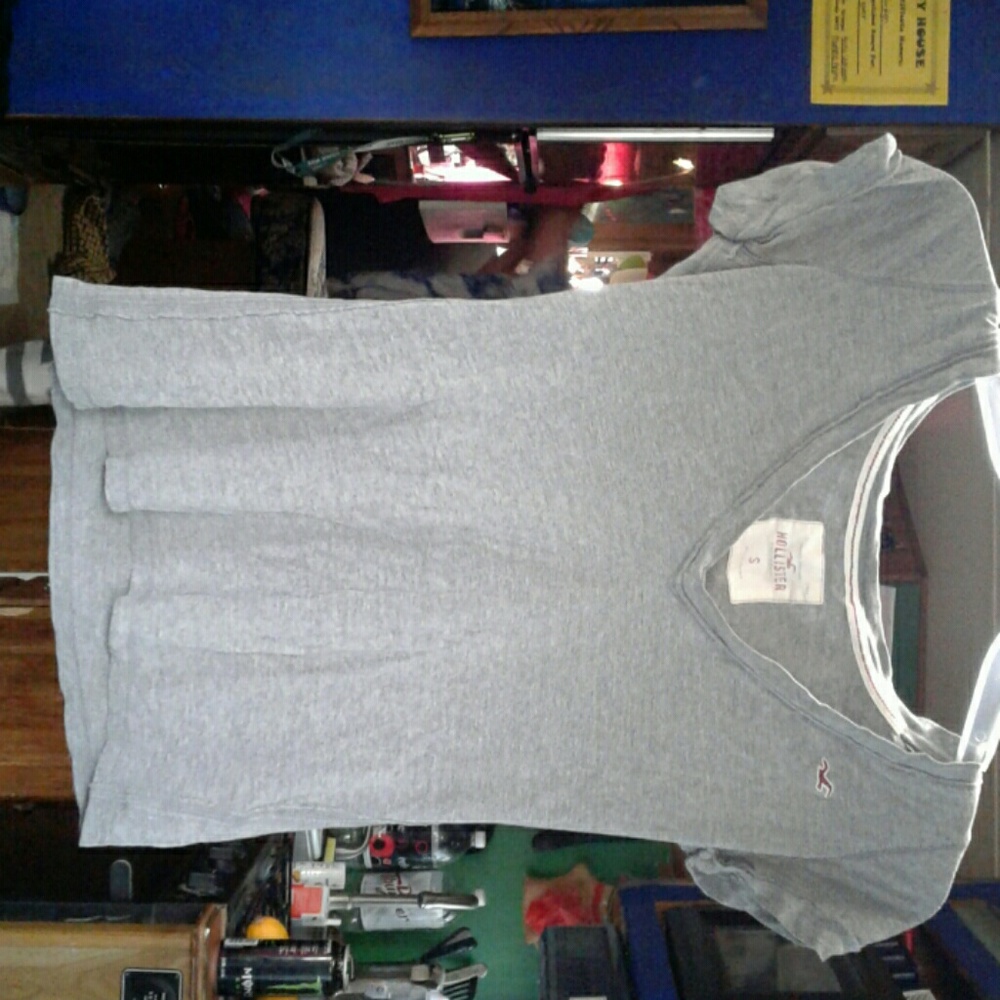 Hollister V-neck