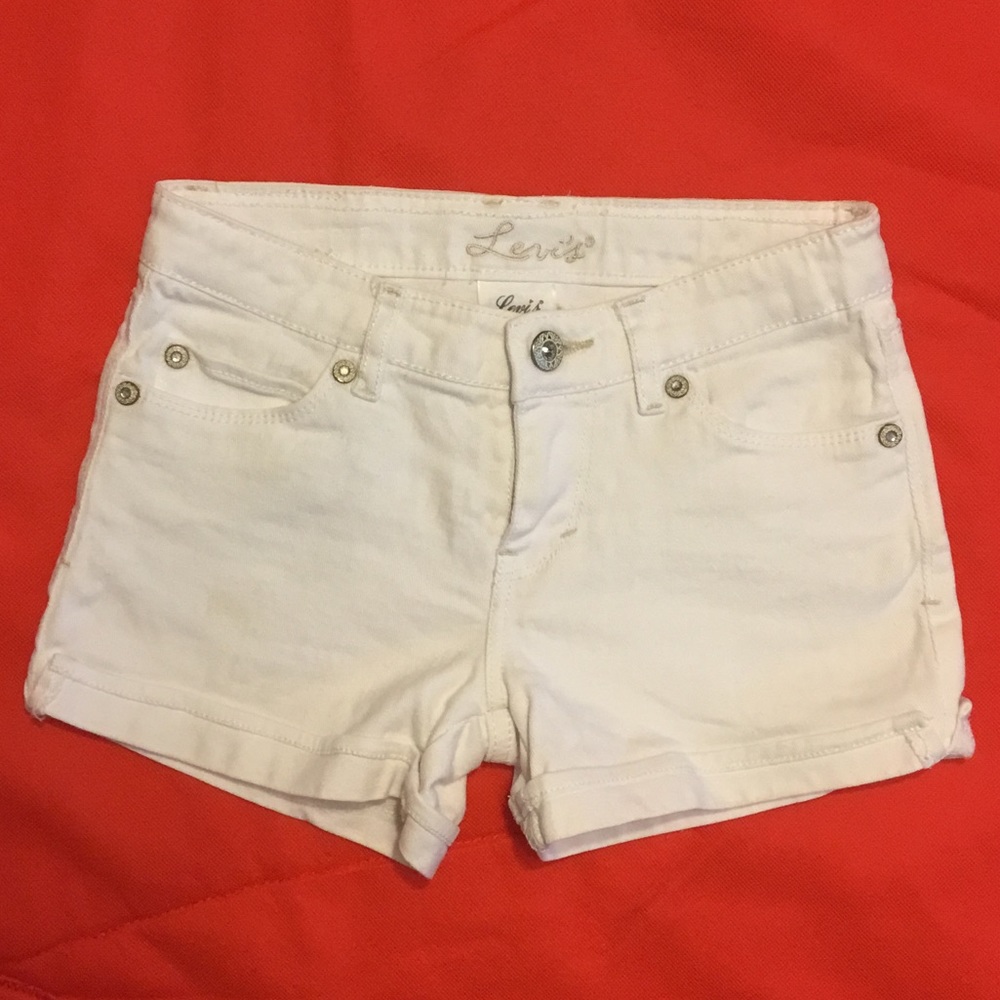 White Levi's girls short