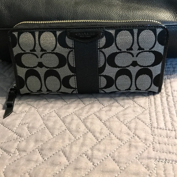 Coach Handbags - Coach zipper wallet with 3 pockets