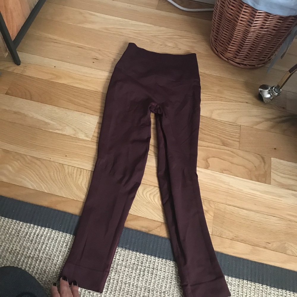 Lululemon Capri in Burgundy size 6