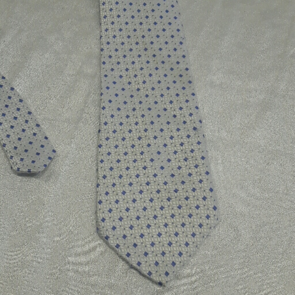 Giorgio Armani silver/white w periwinkle used