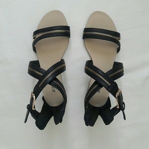 Trendy summer zipper sandals!