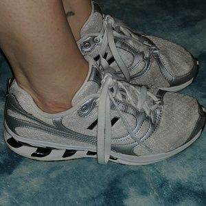 New Balance tennis shoes