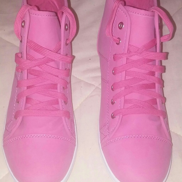Shoes - One pair of womens Dream pair hightop sneakers.