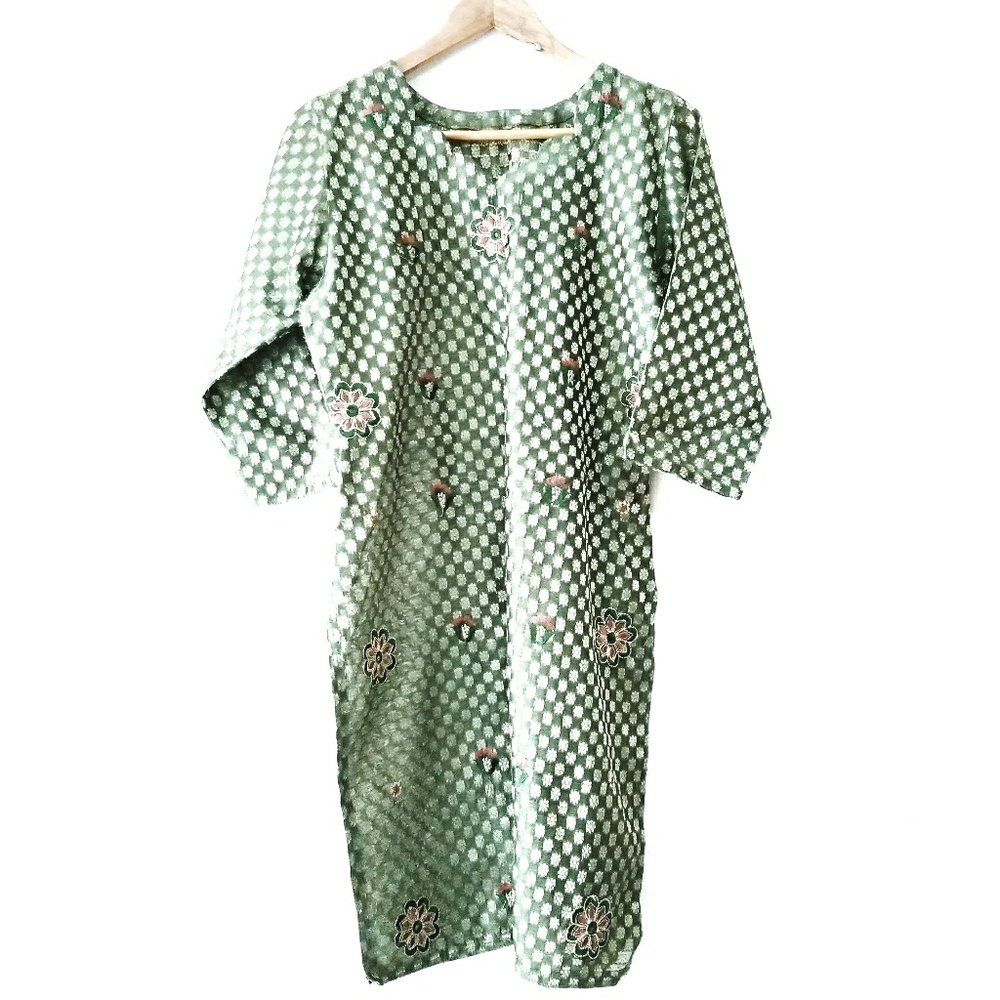 Embroidered Green Floral Salwar Kameez