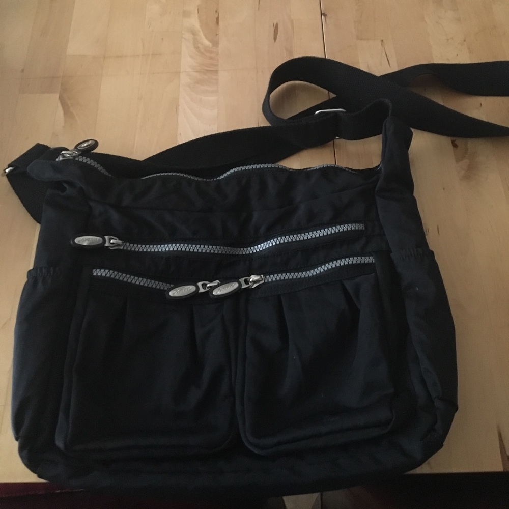 Chibao black shoulder bag.