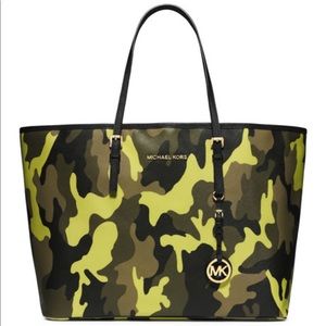 Michael Kors Jet Set Tote Camo