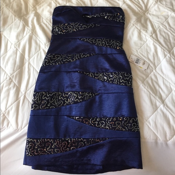 Strapless navy sequin dress - Picture 2 of 6