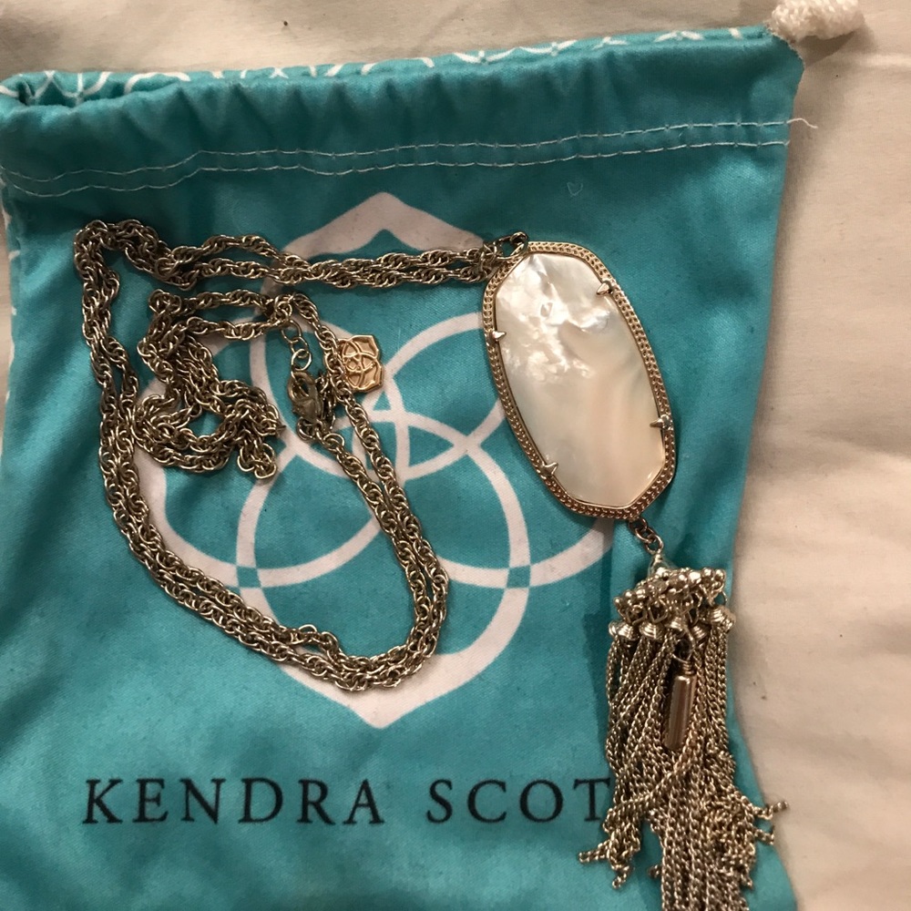 ✨KENDRA SCOTT ✨ RAYNE NECKLACE - WHITE PEARL