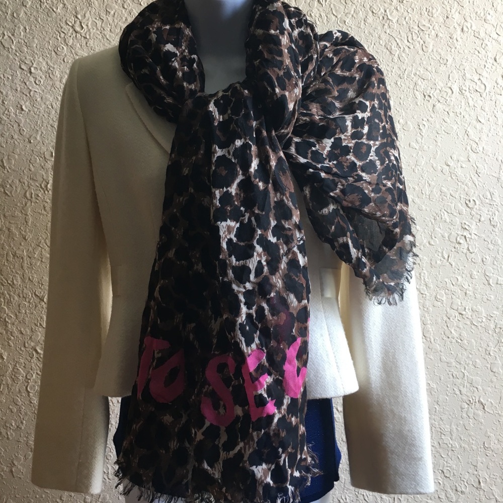 Victoria's Secret Jet Set Scarf. NWT