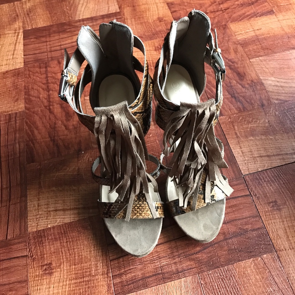 Shingle snake w/suede heels