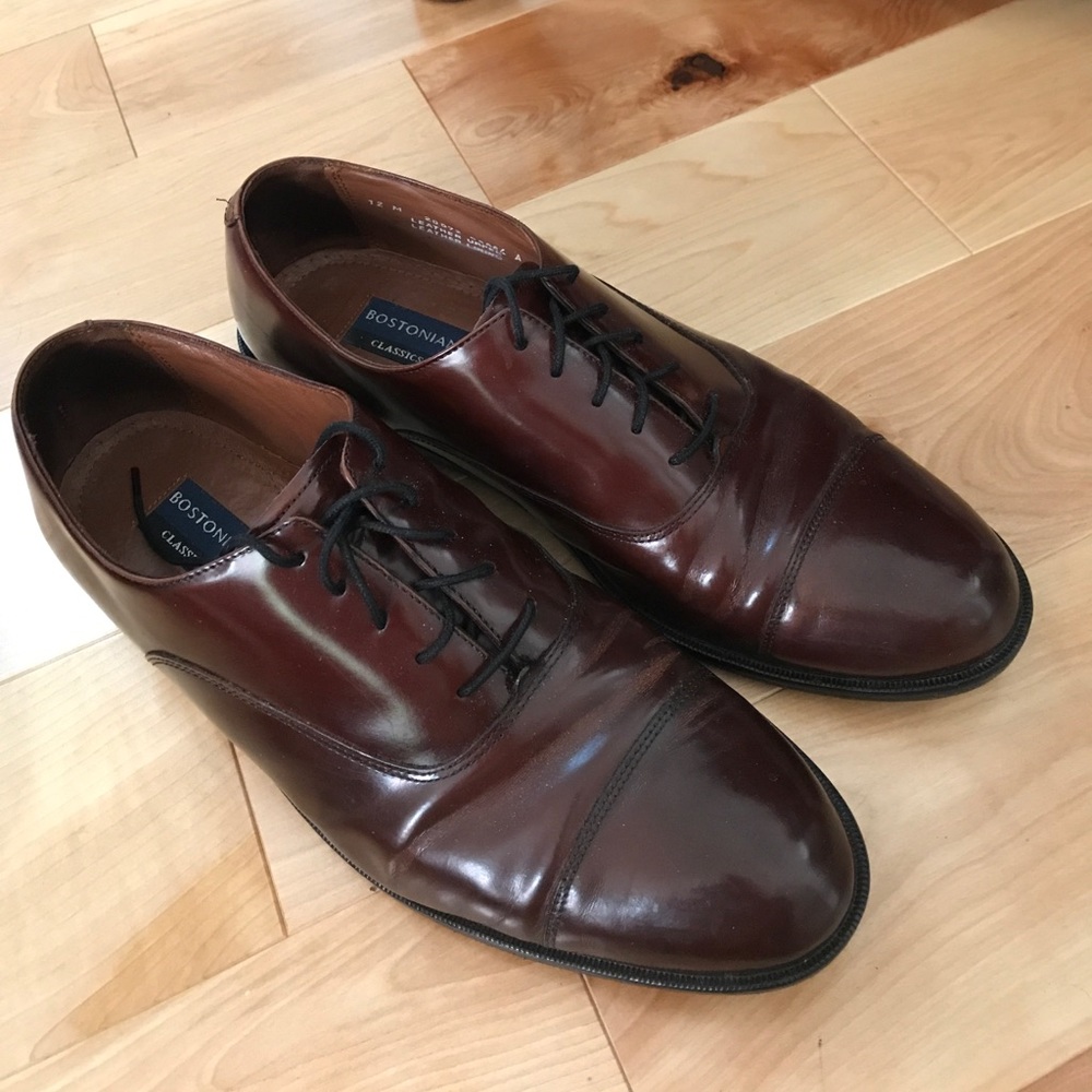 Men's brown leather wing tips